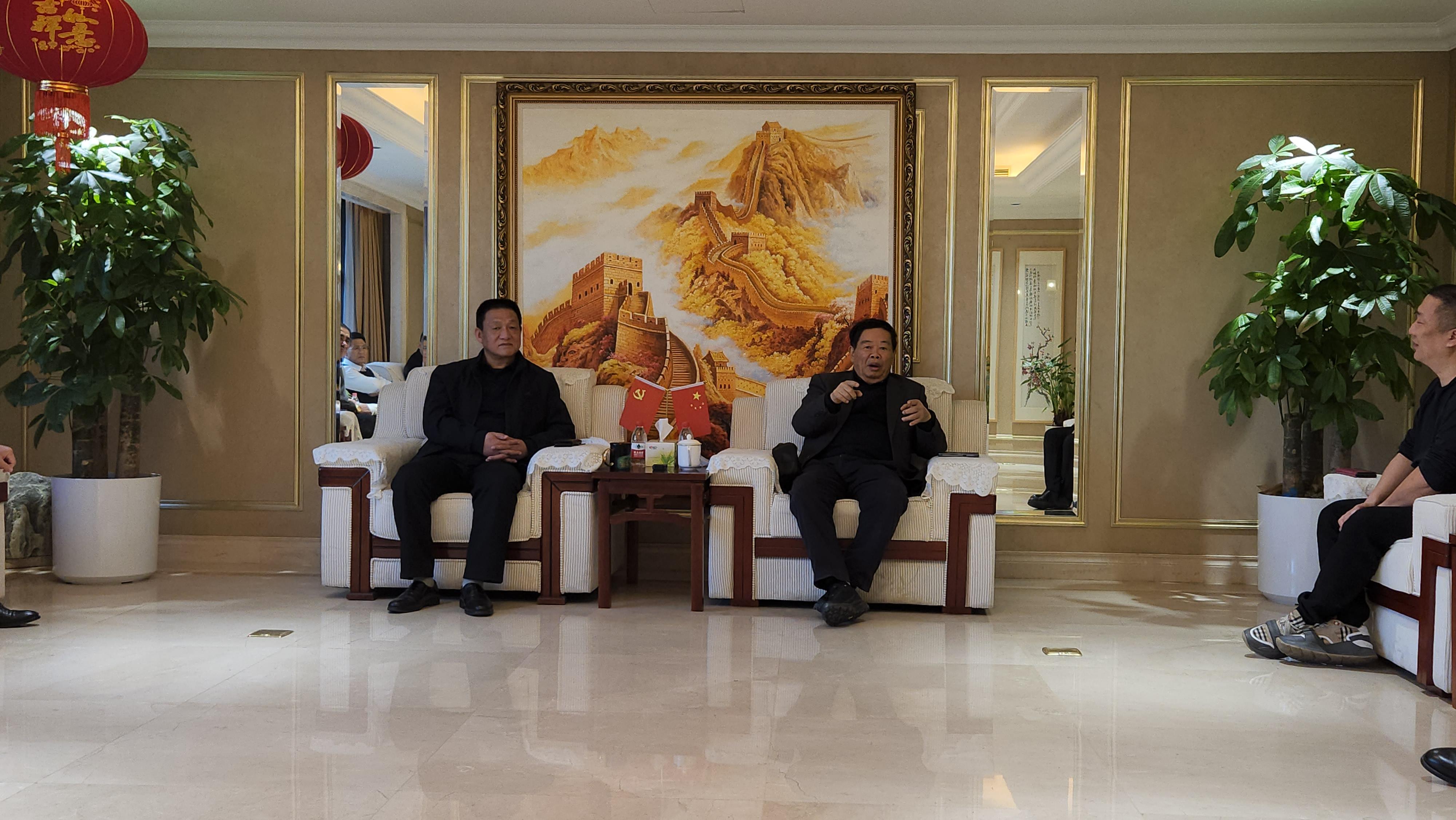 曹德旺与世界品牌文化遗产倡导者李世权博士座谈，探讨福耀大学办学事宜